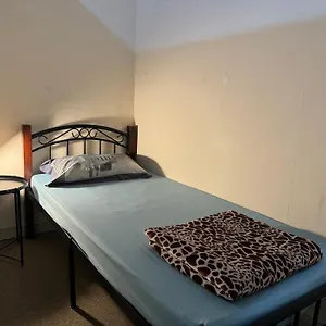 Проживание в семье Backpacker's Bed - No Parking Space